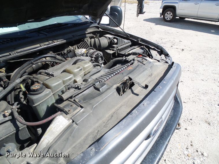 image for item DI0682 2001 Ford F450 Super Duty bucket truck