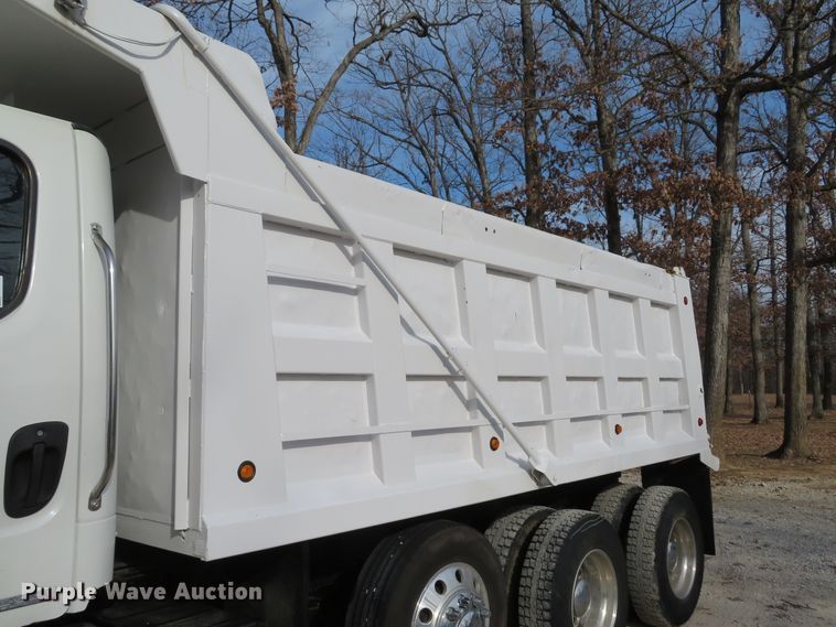 image for item DI2011 2006 Freightliner Business Class M2 dump truck