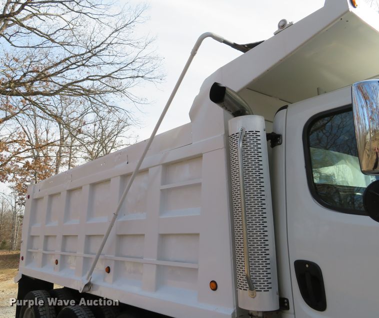 image for item DI2011 2006 Freightliner Business Class M2 dump truck