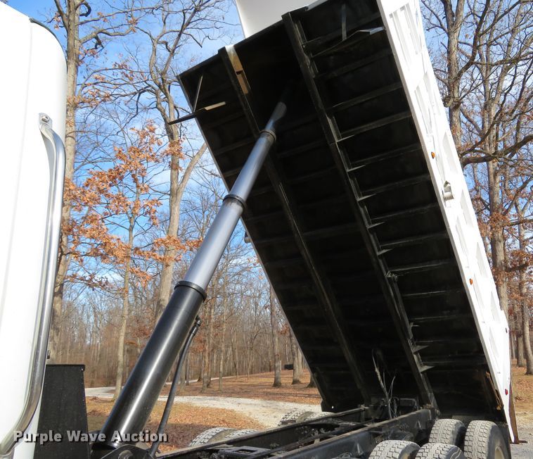 image for item DI2011 2006 Freightliner Business Class M2 dump truck