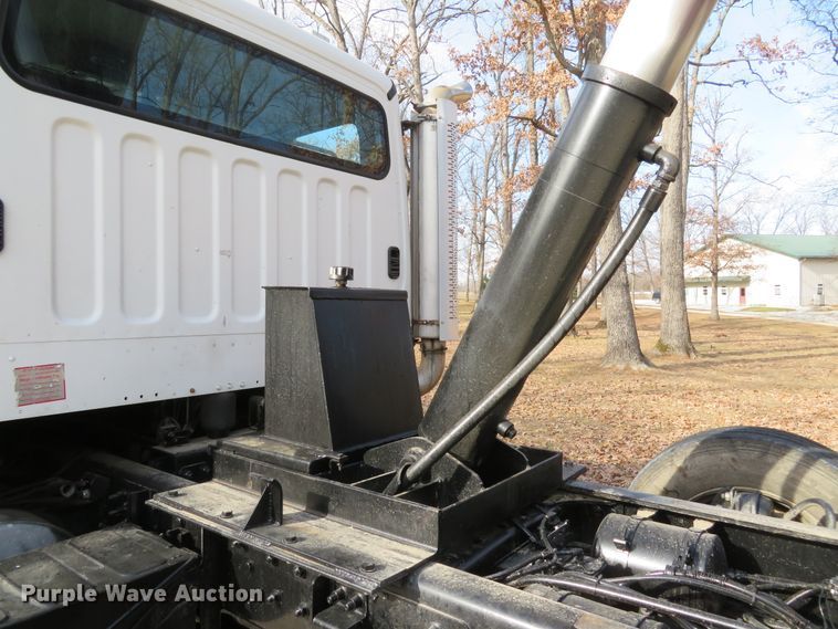 image for item DI2011 2006 Freightliner Business Class M2 dump truck