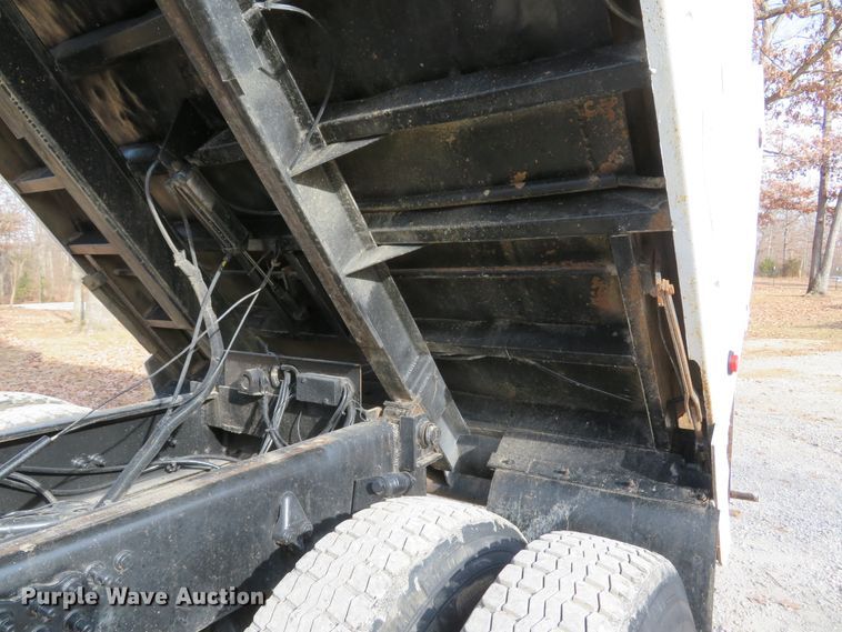 image for item DI2011 2006 Freightliner Business Class M2 dump truck