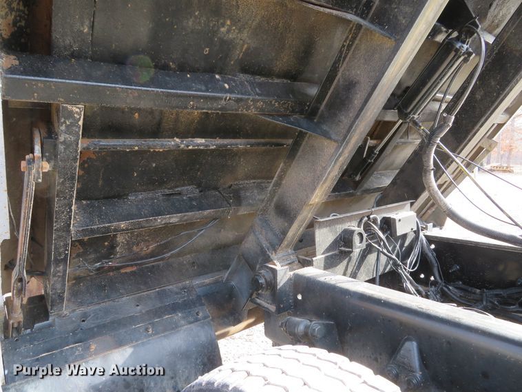 image for item DI2011 2006 Freightliner Business Class M2 dump truck