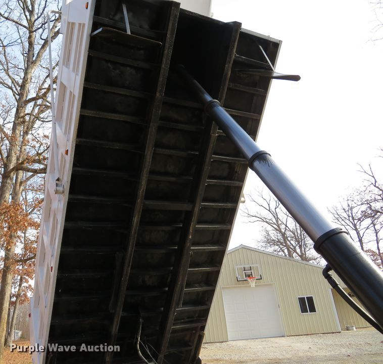 image for item DI2011 2006 Freightliner Business Class M2 dump truck