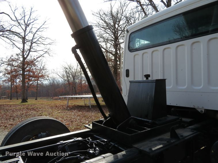 image for item DI2011 2006 Freightliner Business Class M2 dump truck