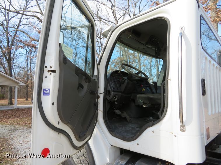 image for item DI2011 2006 Freightliner Business Class M2 dump truck