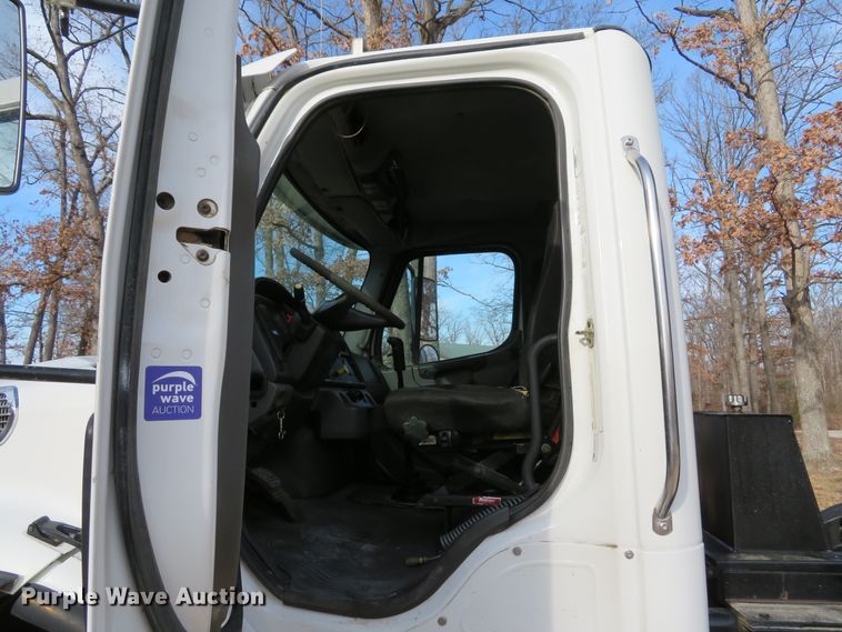 image for item DI2011 2006 Freightliner Business Class M2 dump truck