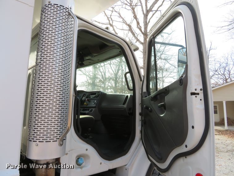 image for item DI2011 2006 Freightliner Business Class M2 dump truck