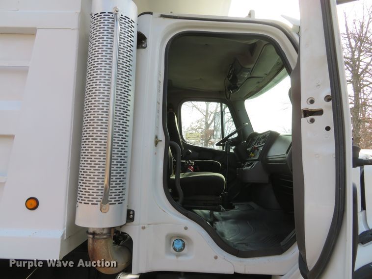 image for item DI2011 2006 Freightliner Business Class M2 dump truck