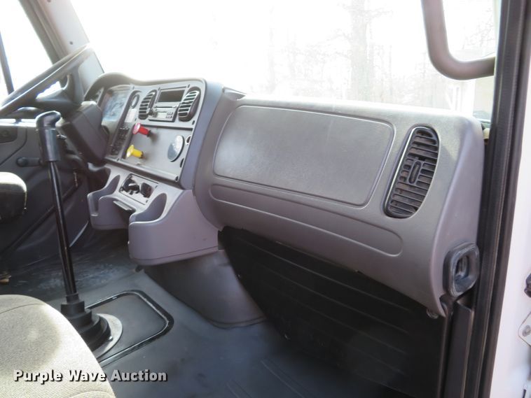 image for item DI2011 2006 Freightliner Business Class M2 dump truck