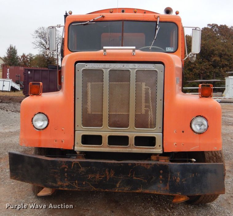 image for item DI2357 1979 International Paystar 5000 tank truck