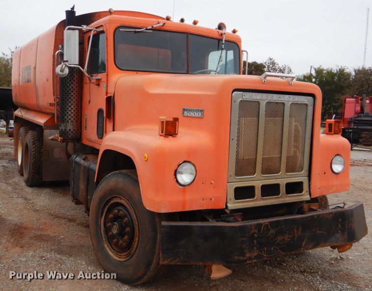 image for item DI2357 1979 International Paystar 5000 tank truck