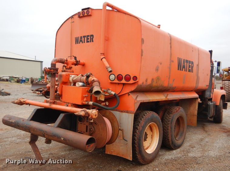 image for item DI2357 1979 International Paystar 5000 tank truck
