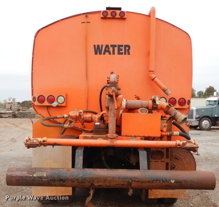 image for item DI2357 1979 International Paystar 5000 tank truck