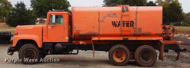 image for item DI2357 1979 International Paystar 5000 tank truck