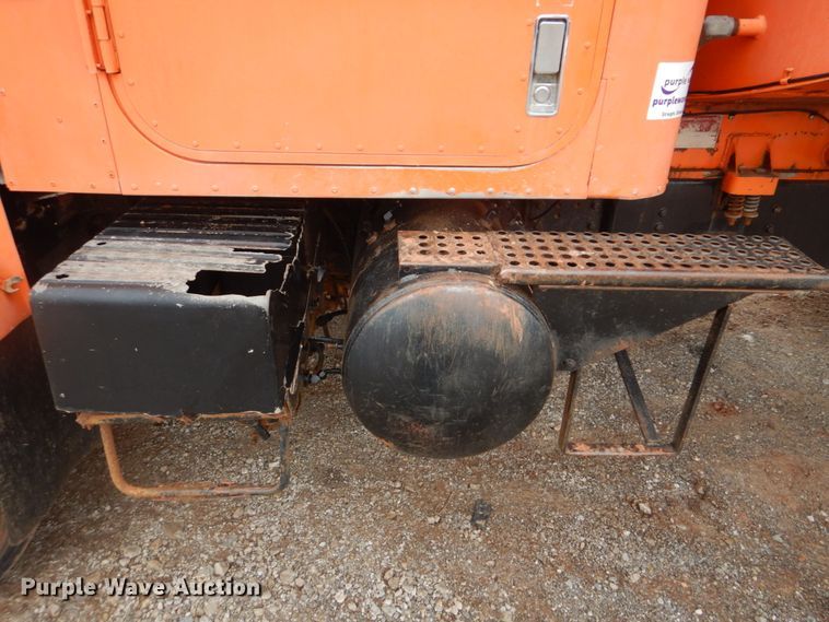 image for item DI2357 1979 International Paystar 5000 tank truck