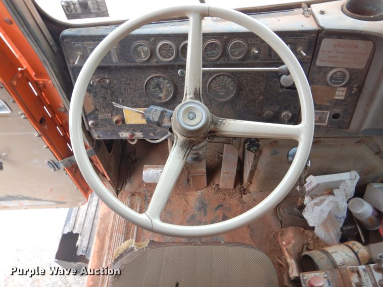 image for item DI2357 1979 International Paystar 5000 tank truck