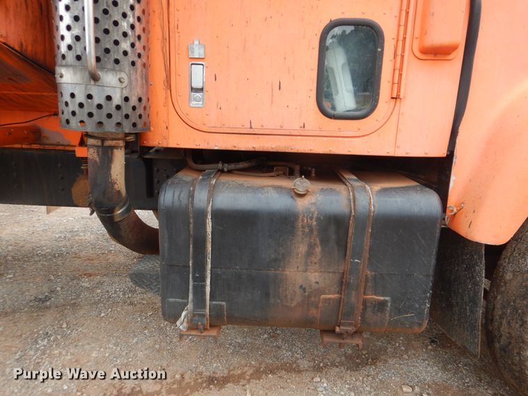 image for item DI2357 1979 International Paystar 5000 tank truck