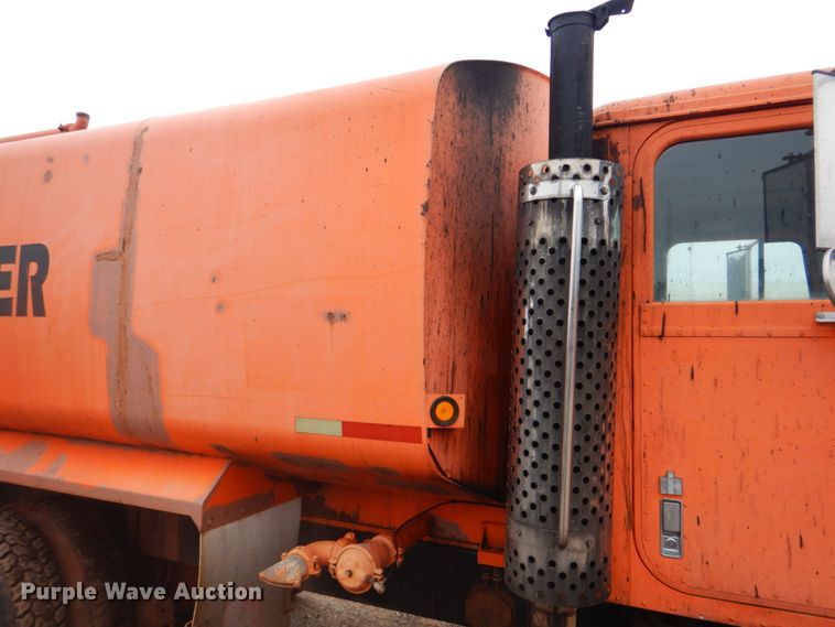 image for item DI2357 1979 International Paystar 5000 tank truck