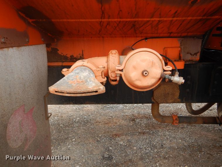 image for item DI2357 1979 International Paystar 5000 tank truck