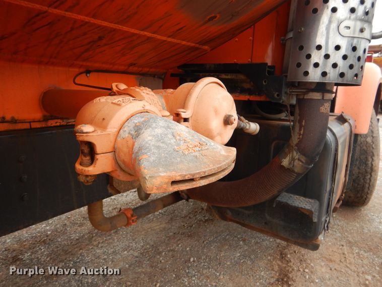 image for item DI2357 1979 International Paystar 5000 tank truck