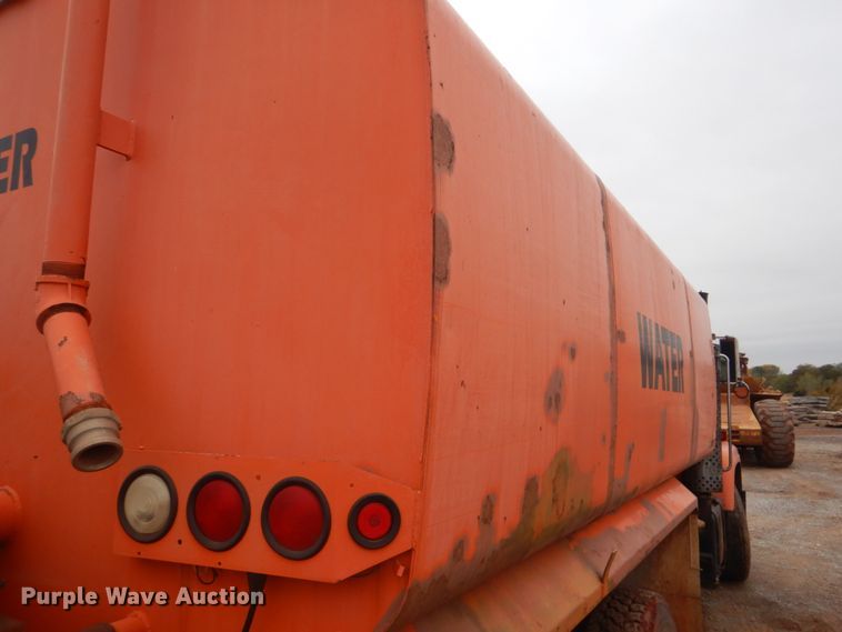 image for item DI2357 1979 International Paystar 5000 tank truck