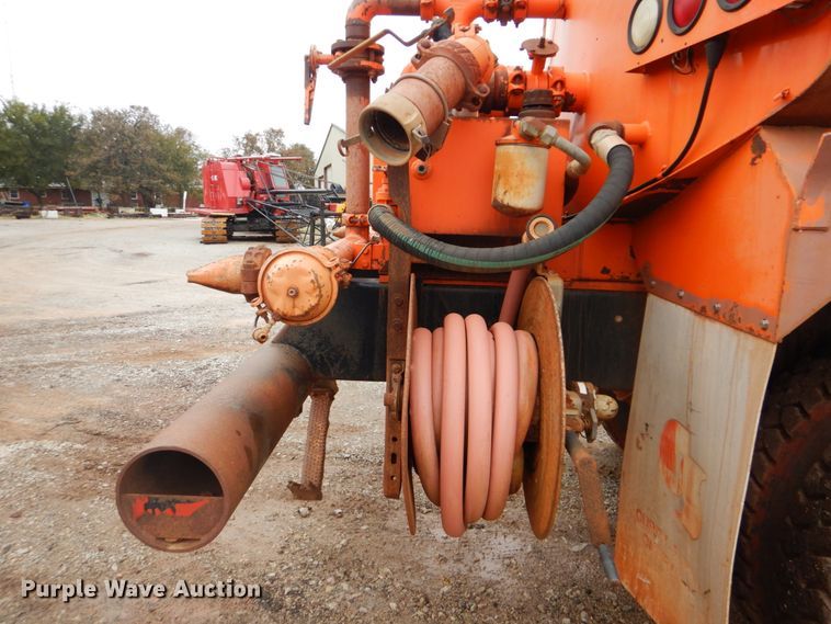 image for item DI2357 1979 International Paystar 5000 tank truck