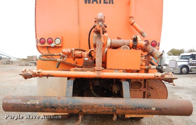 image for item DI2357 1979 International Paystar 5000 tank truck