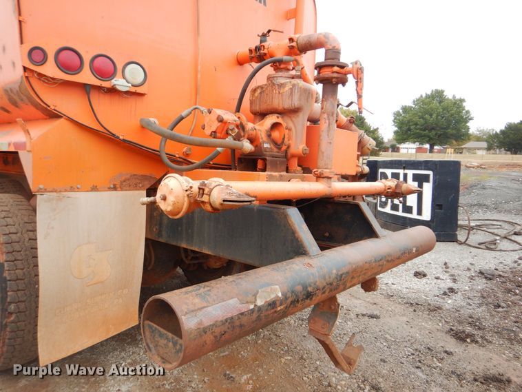 image for item DI2357 1979 International Paystar 5000 tank truck