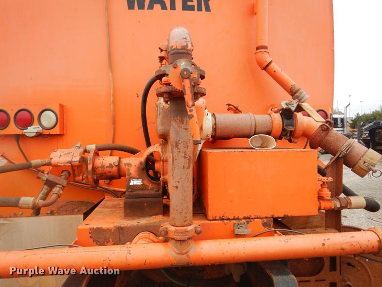 image for item DI2357 1979 International Paystar 5000 tank truck