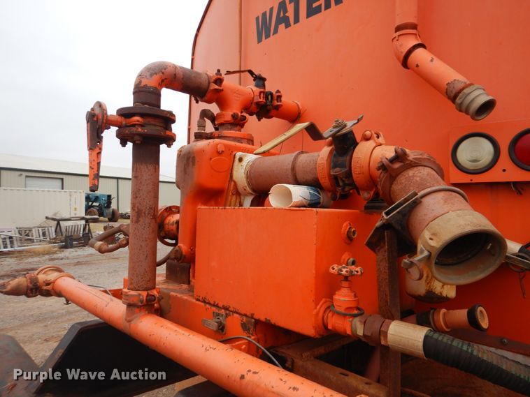 image for item DI2357 1979 International Paystar 5000 tank truck