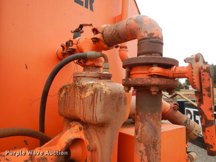 image for item DI2357 1979 International Paystar 5000 tank truck