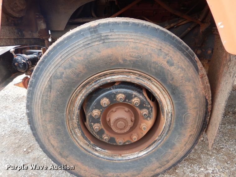 image for item DI2357 1979 International Paystar 5000 tank truck