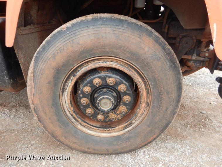 image for item DI2357 1979 International Paystar 5000 tank truck