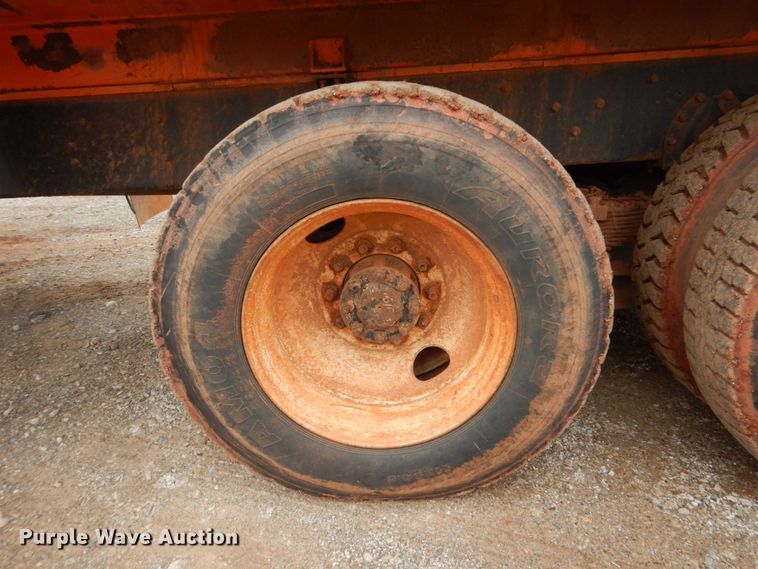 image for item DI2357 1979 International Paystar 5000 tank truck