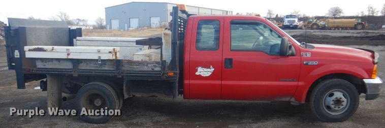 image for item DI2391 2000 Ford F350 Super Duty SuperCab flatbed pickup truck