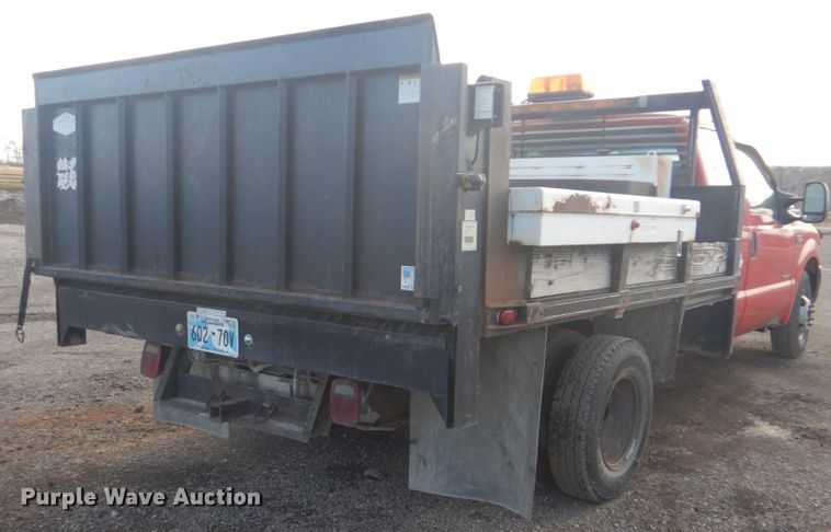 image for item DI2391 2000 Ford F350 Super Duty SuperCab flatbed pickup truck