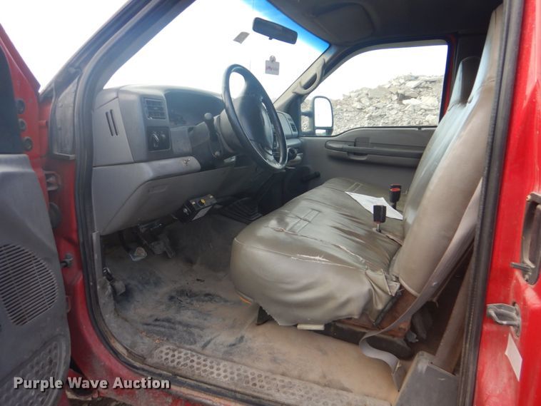 image for item DI2391 2000 Ford F350 Super Duty SuperCab flatbed pickup truck