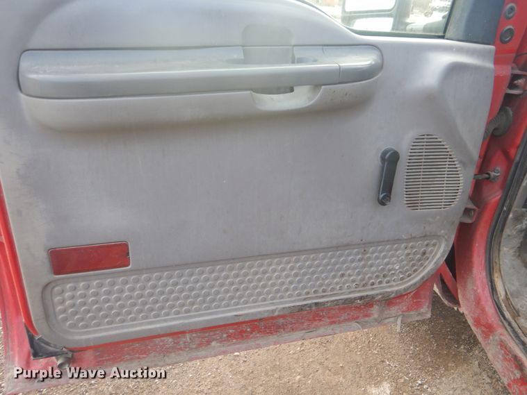 image for item DI2391 2000 Ford F350 Super Duty SuperCab flatbed pickup truck