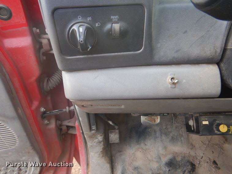 image for item DI2391 2000 Ford F350 Super Duty SuperCab flatbed pickup truck