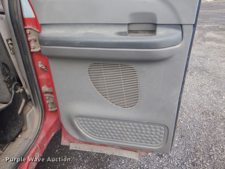 image for item DI2391 2000 Ford F350 Super Duty SuperCab flatbed pickup truck