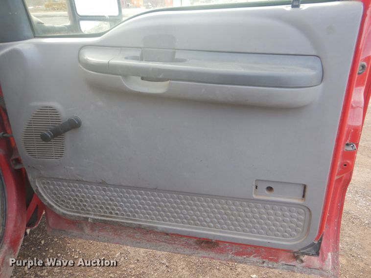 image for item DI2391 2000 Ford F350 Super Duty SuperCab flatbed pickup truck