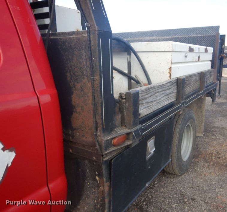 image for item DI2391 2000 Ford F350 Super Duty SuperCab flatbed pickup truck