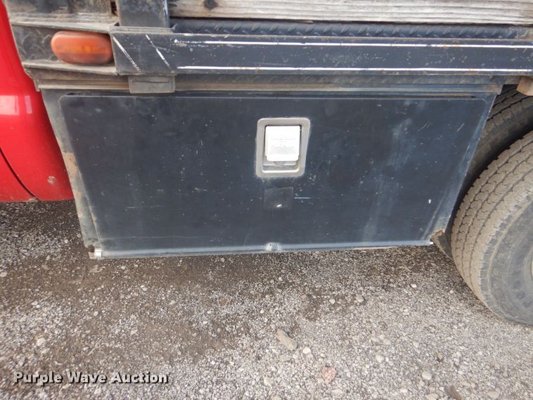 image for item DI2391 2000 Ford F350 Super Duty SuperCab flatbed pickup truck