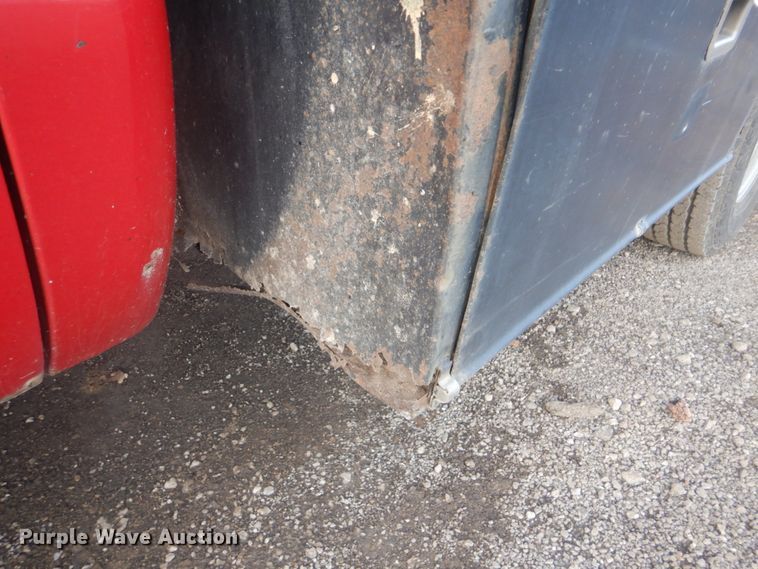 image for item DI2391 2000 Ford F350 Super Duty SuperCab flatbed pickup truck