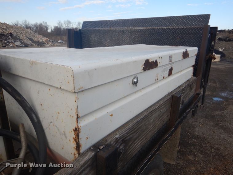 image for item DI2391 2000 Ford F350 Super Duty SuperCab flatbed pickup truck