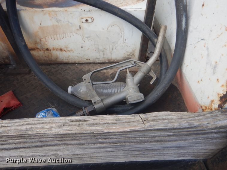 image for item DI2391 2000 Ford F350 Super Duty SuperCab flatbed pickup truck