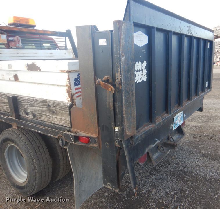 image for item DI2391 2000 Ford F350 Super Duty SuperCab flatbed pickup truck