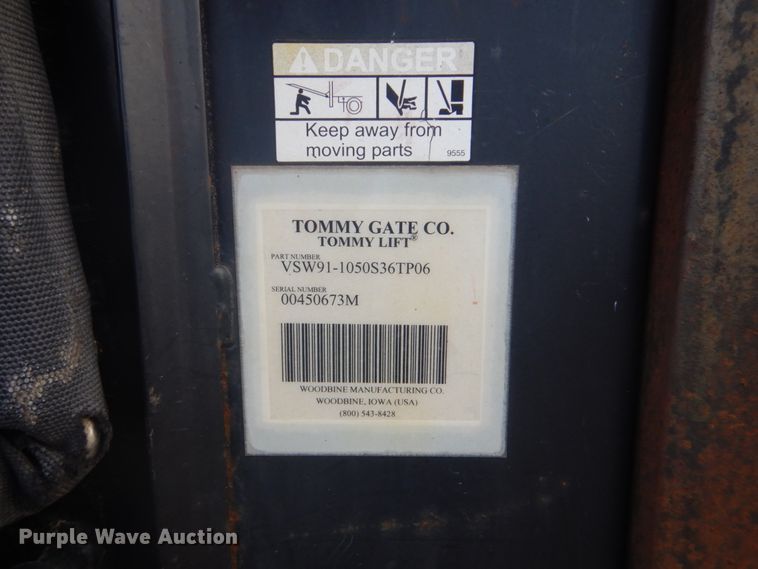 image for item DI2391 2000 Ford F350 Super Duty SuperCab flatbed pickup truck