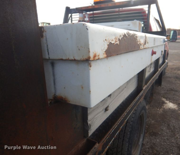 image for item DI2391 2000 Ford F350 Super Duty SuperCab flatbed pickup truck